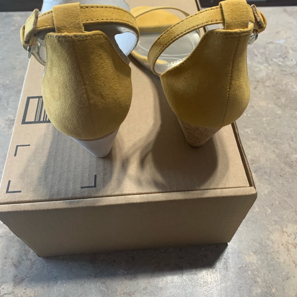 Bandolino Sandals Size 9